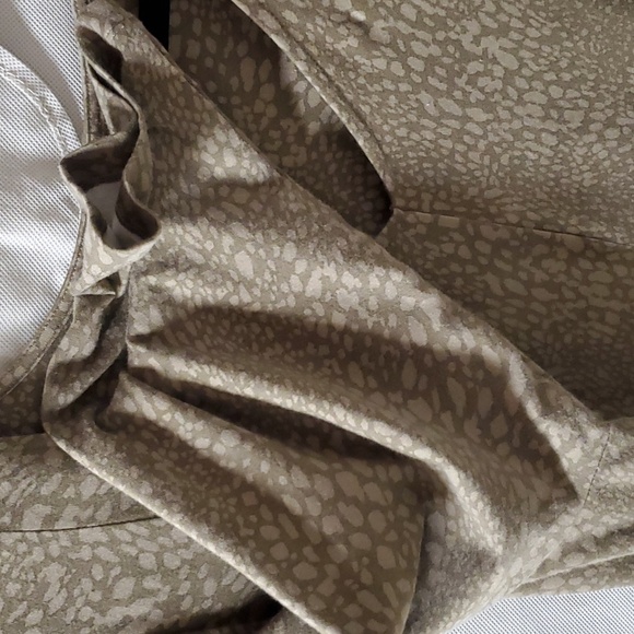 d & co. denim+company 1X BROWN AND OLIVE ANIMAL PRINT VNECK 3/4 SLEEVE TUNIC TOP - Picture 5 of 5